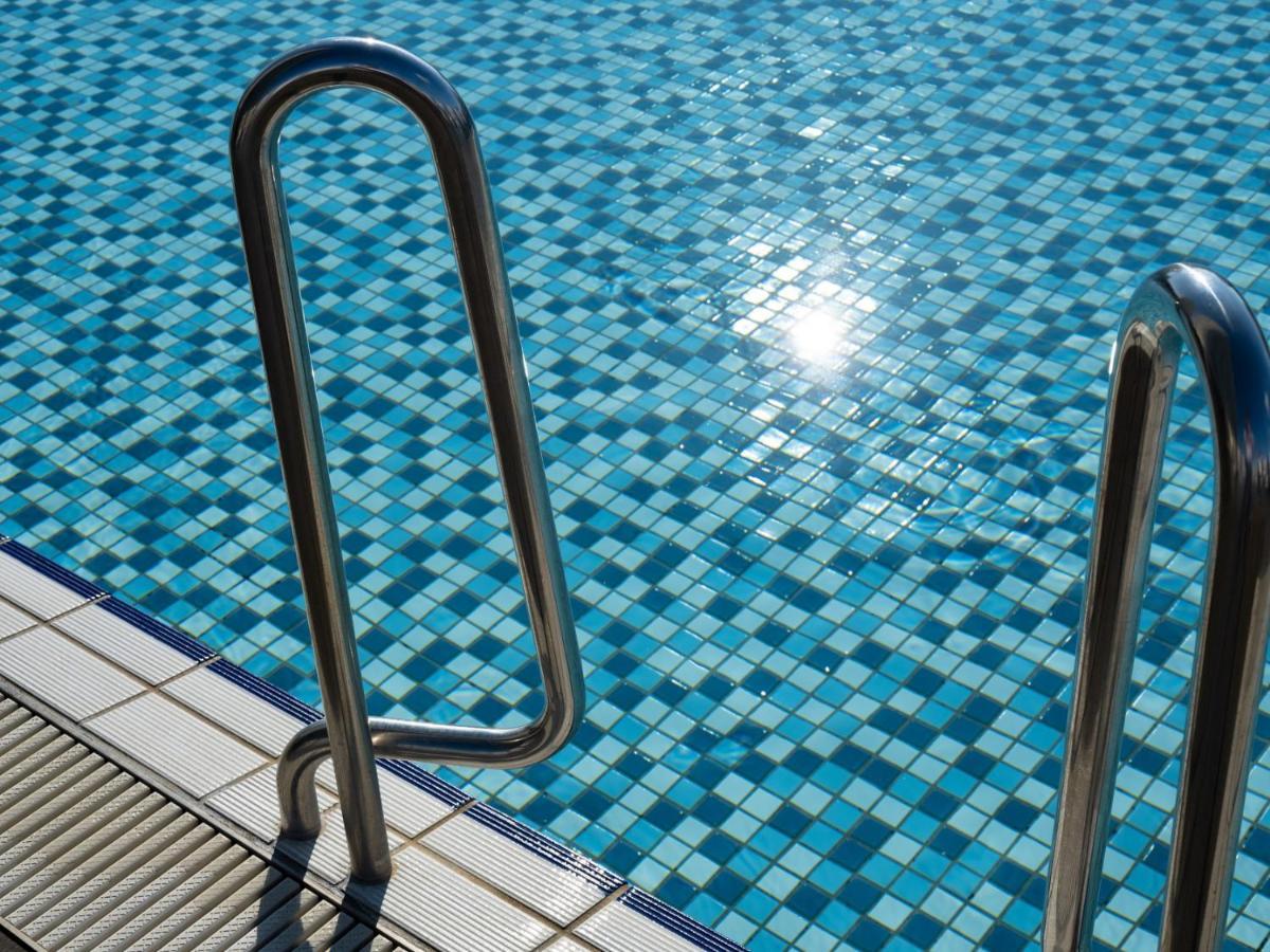 Hyatt Regency Naha, Okinawa Otel Dış mekan fotoğraf Swimming pool tiles