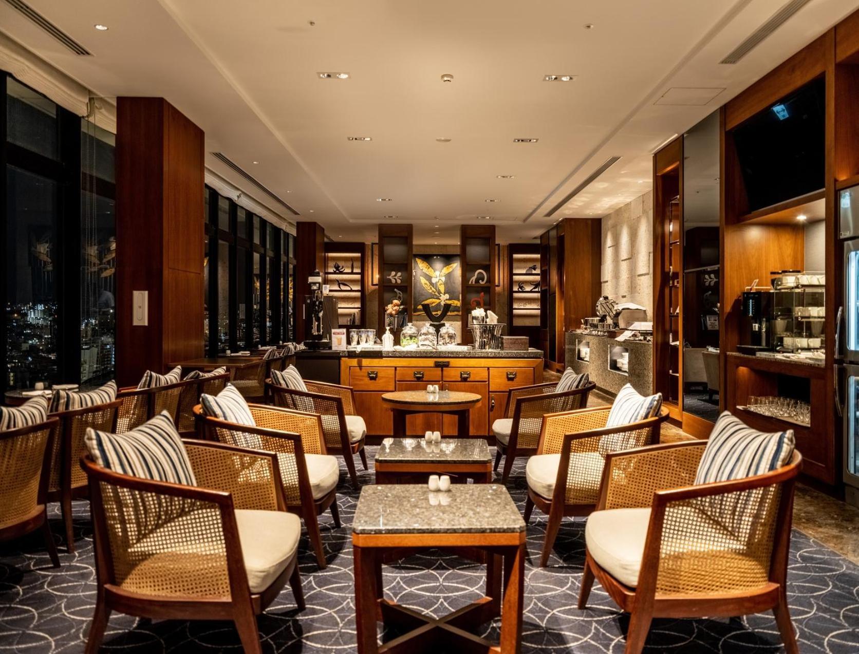 Hyatt Regency Naha, Okinawa Otel Dış mekan fotoğraf The Club lounge at Changi Airport