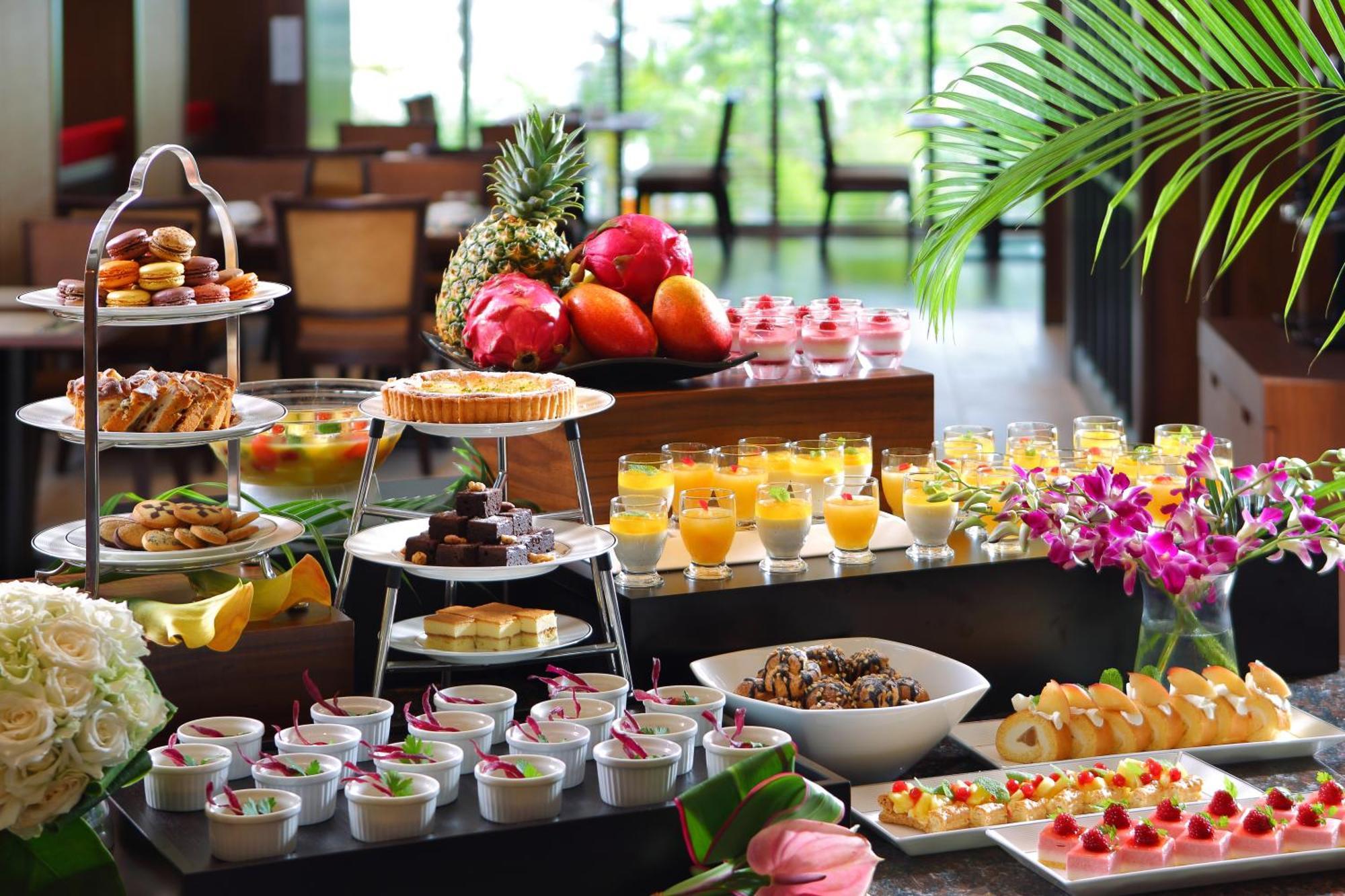 Hyatt Regency Naha, Okinawa Otel Dış mekan fotoğraf A dessert buffet